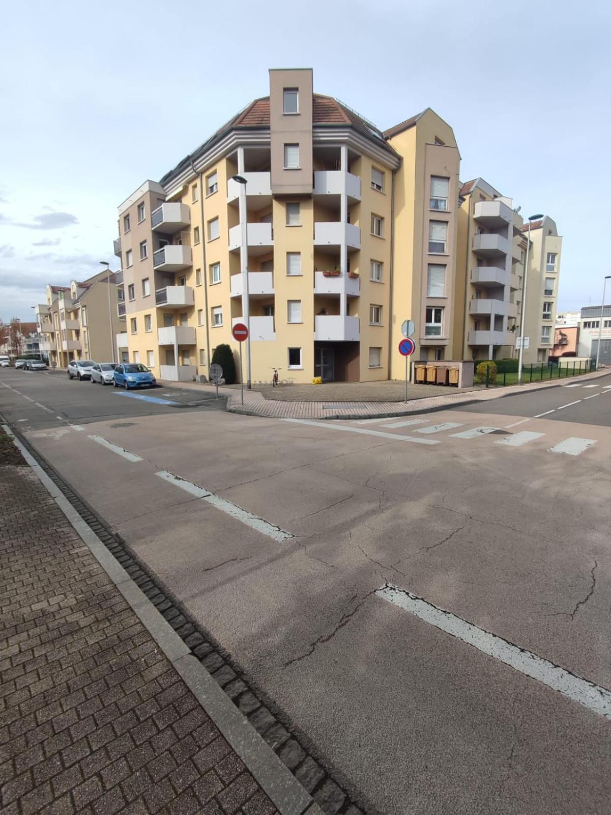Douillet-Kanamappart-Euroairport Apartment แซ็ง-ลุยส์ ภายนอก รูปภาพ