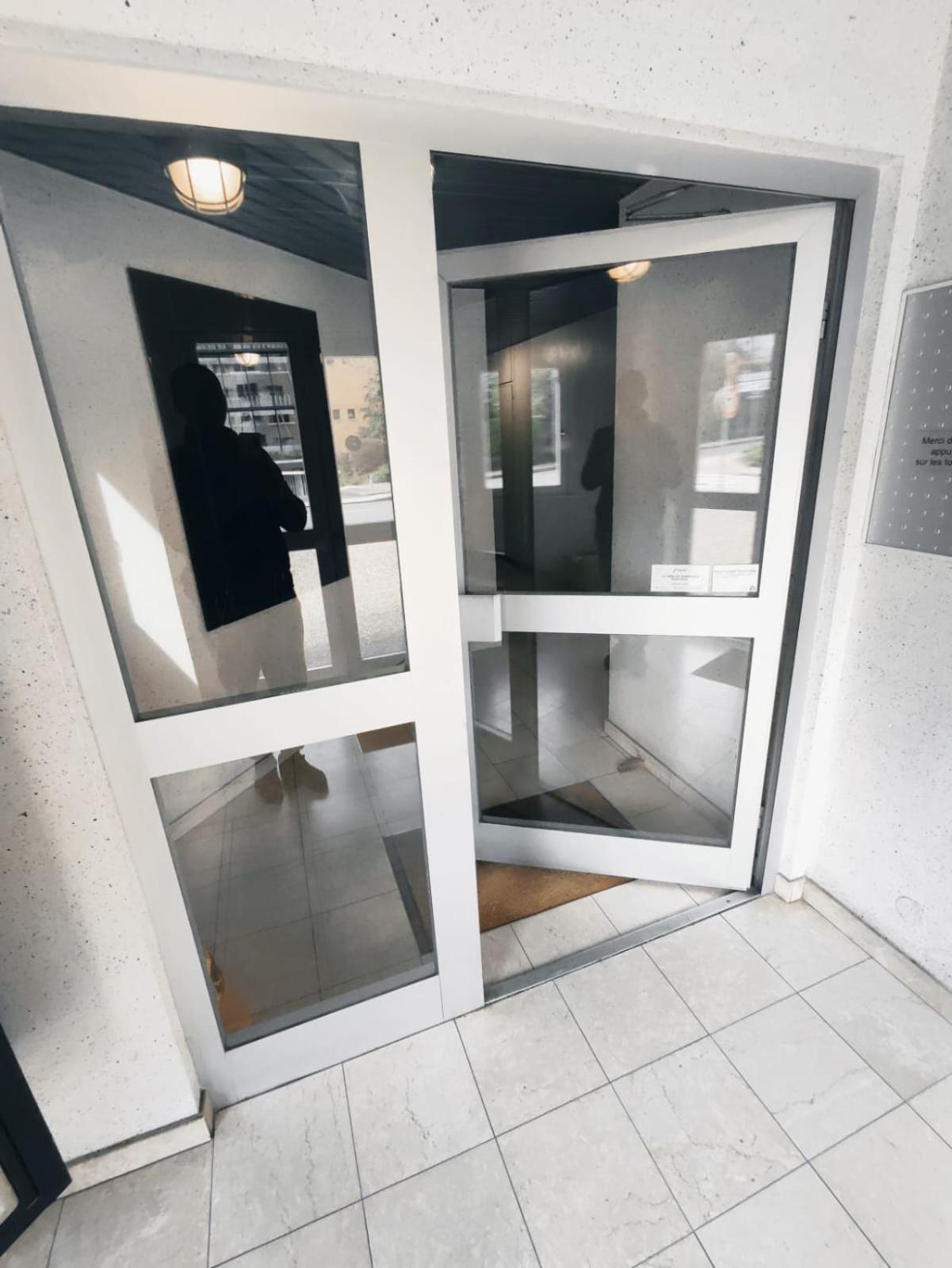 Douillet-Kanamappart-Euroairport Apartment แซ็ง-ลุยส์ ภายนอก รูปภาพ